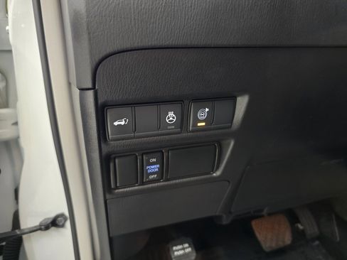 Used 2023 Nissan Armada SL w/ Captain's Chairs Package image 31