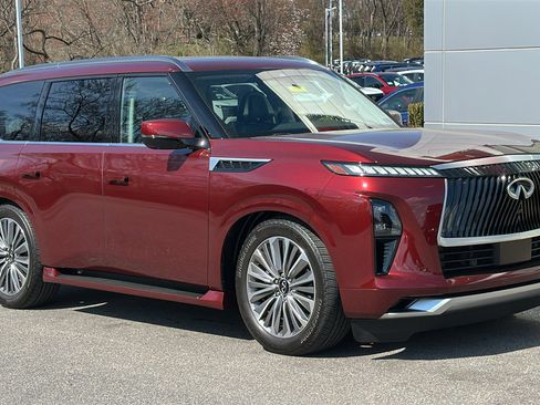 Used 2025 INFINITI QX80 Sensory image 2