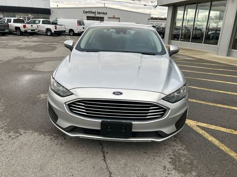 Used 2019 Ford Fusion SE image 2