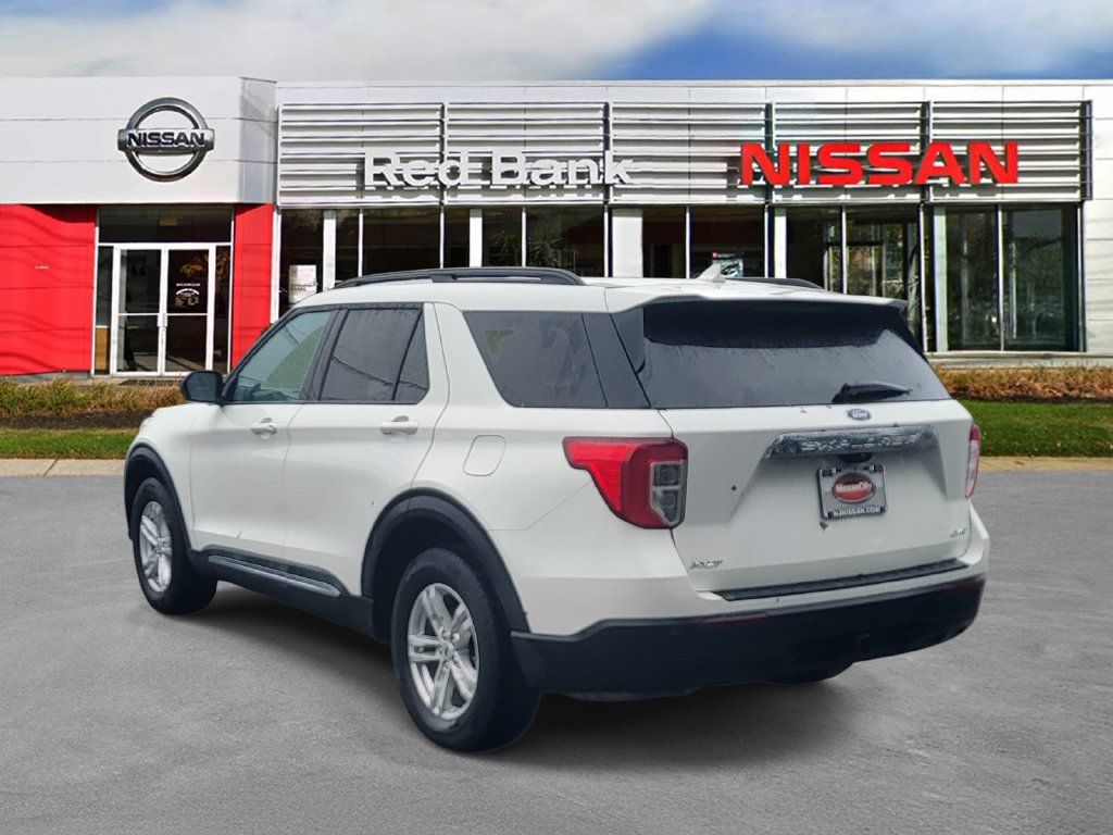 Used 2023 Ford Explorer XLT w/ Class IV Trailer Tow Package AWD/4WD image 6
