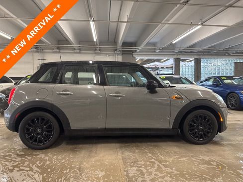 Used 2015 MINI Cooper 4-Door Hardtop image 4