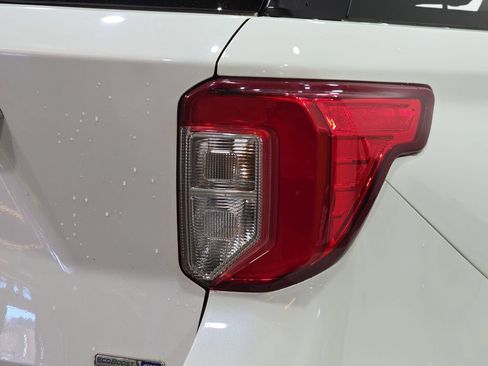 Used 2020 Ford Explorer Platinum w/ Premium Technology Package image 37