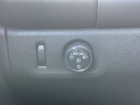 Used 2020 GMC Canyon SLE w/ SLE Convenience Package image 11