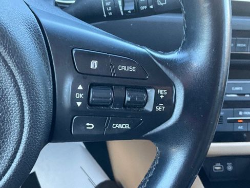 Used 2016 Kia Sedona SX FWD image 17