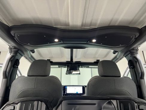 Used 2025 Jeep Wrangler Unlimited Sahara image 31