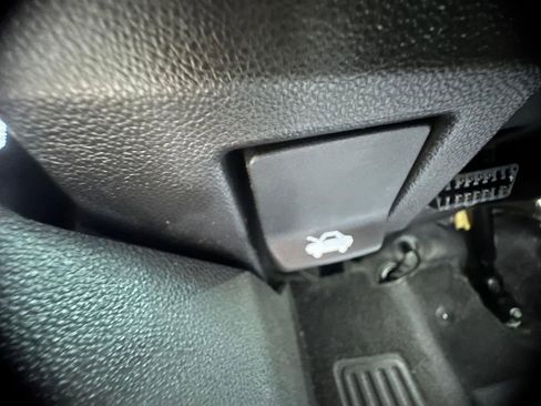 Used 2020 GMC Acadia SLE w/ Driver Convenience Package image 15