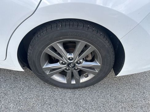 Used 2018 Hyundai Elantra Value Edition FWD image 8