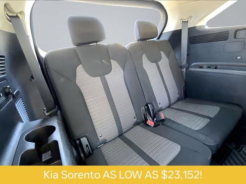 Used 2023 Kia Sorento LX FWD image 27