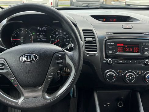 Used 2017 Kia Forte LX FWD image 10