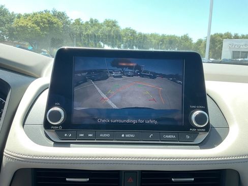 Used 2025 Nissan Rogue SV FWD image 23