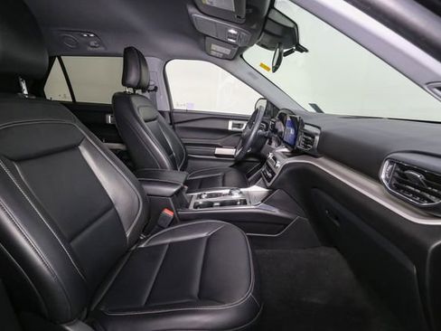 Used 2023 Ford Explorer XLT w/ Equipment Group 202A image 17