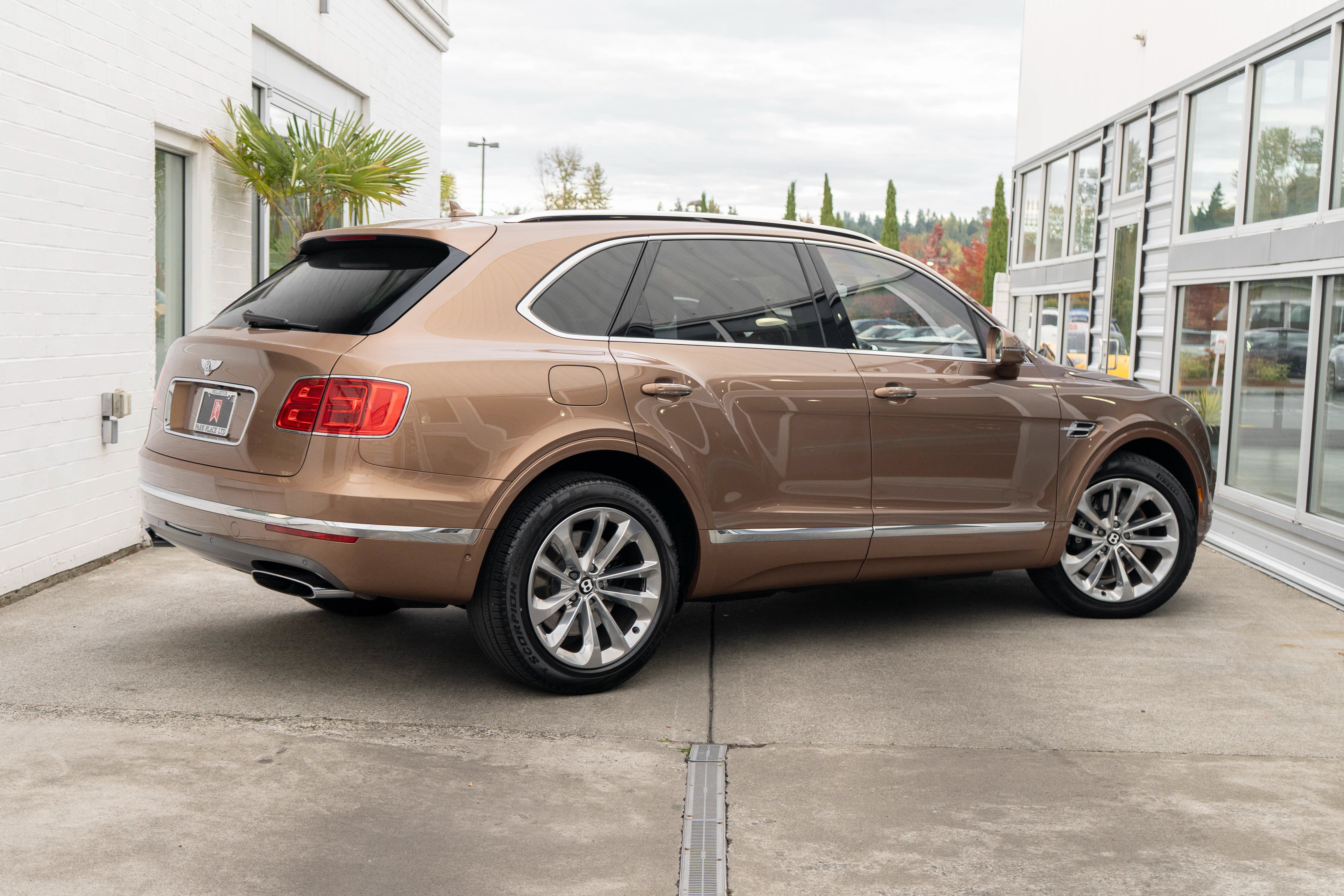 Used 2017 Bentley Bentayga AWD/4WD image 7