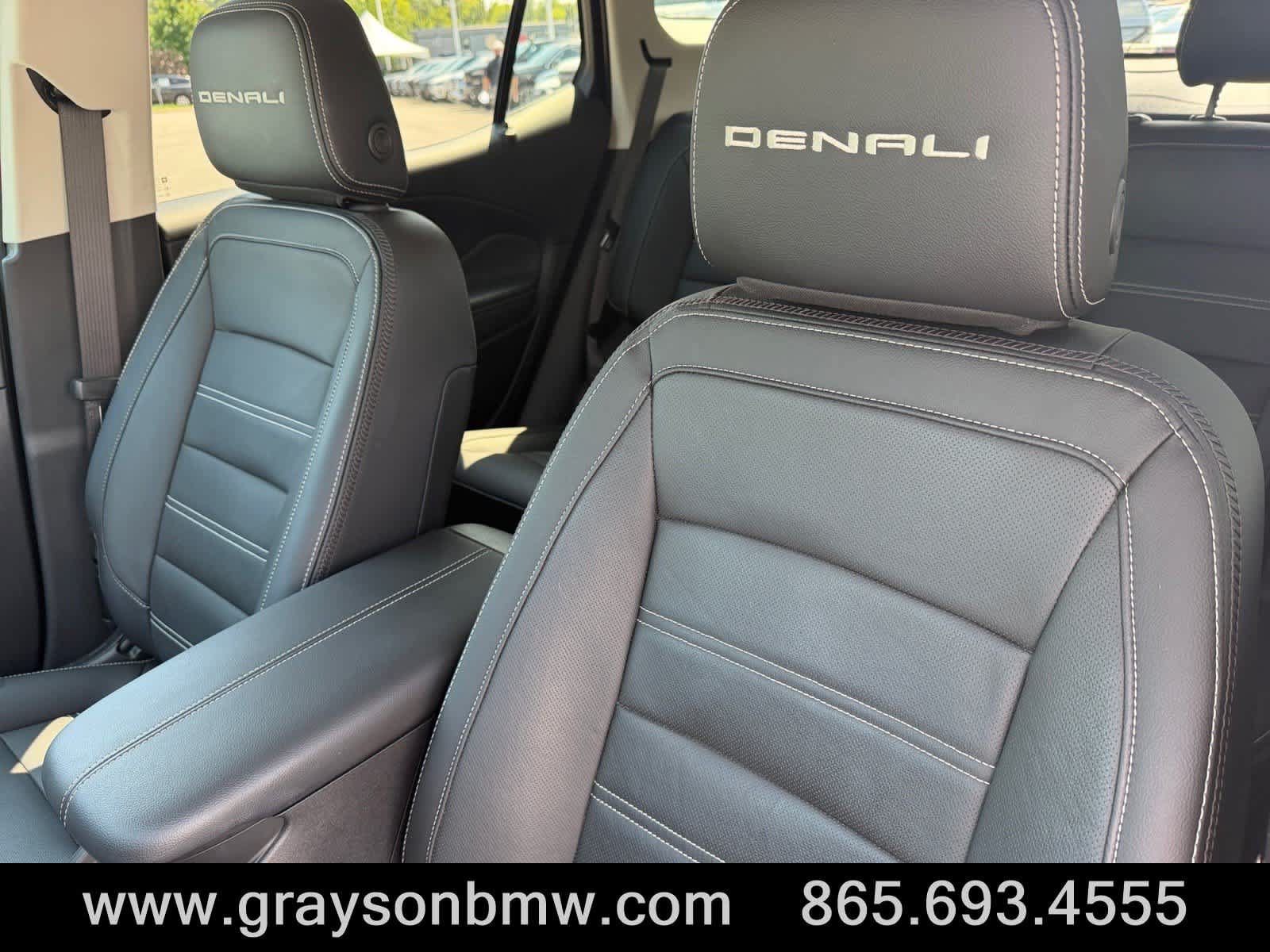 Used 2023 GMC Terrain Denali w/ Denali Premium Package AWD/4WD image 13