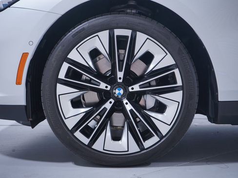 Used 2024 BMW 530i w/ Convenience Package RWD image 2