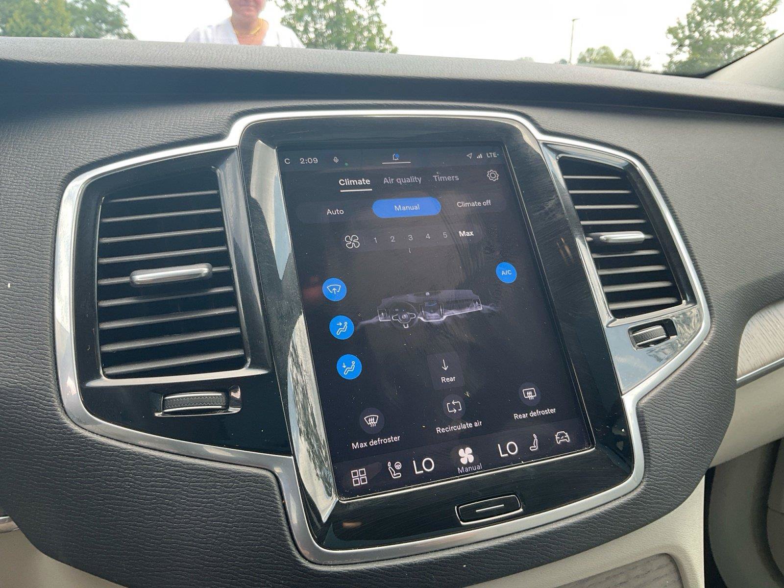 Certified 2023 Volvo XC90 B6 Plus AWD/4WD image 19