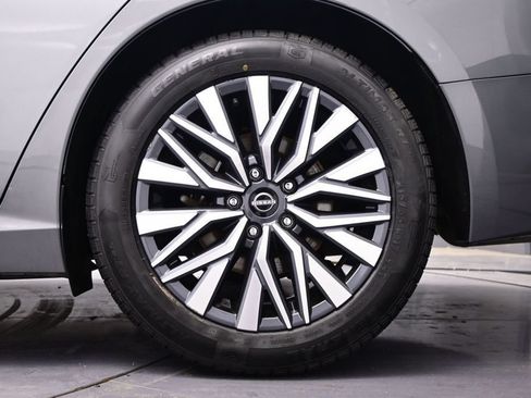 Used 2024 Nissan Altima 2.5 SV FWD image 31