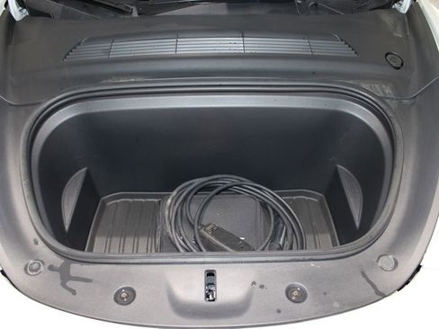 Used 2021 Tesla Model Y Long Range image 48