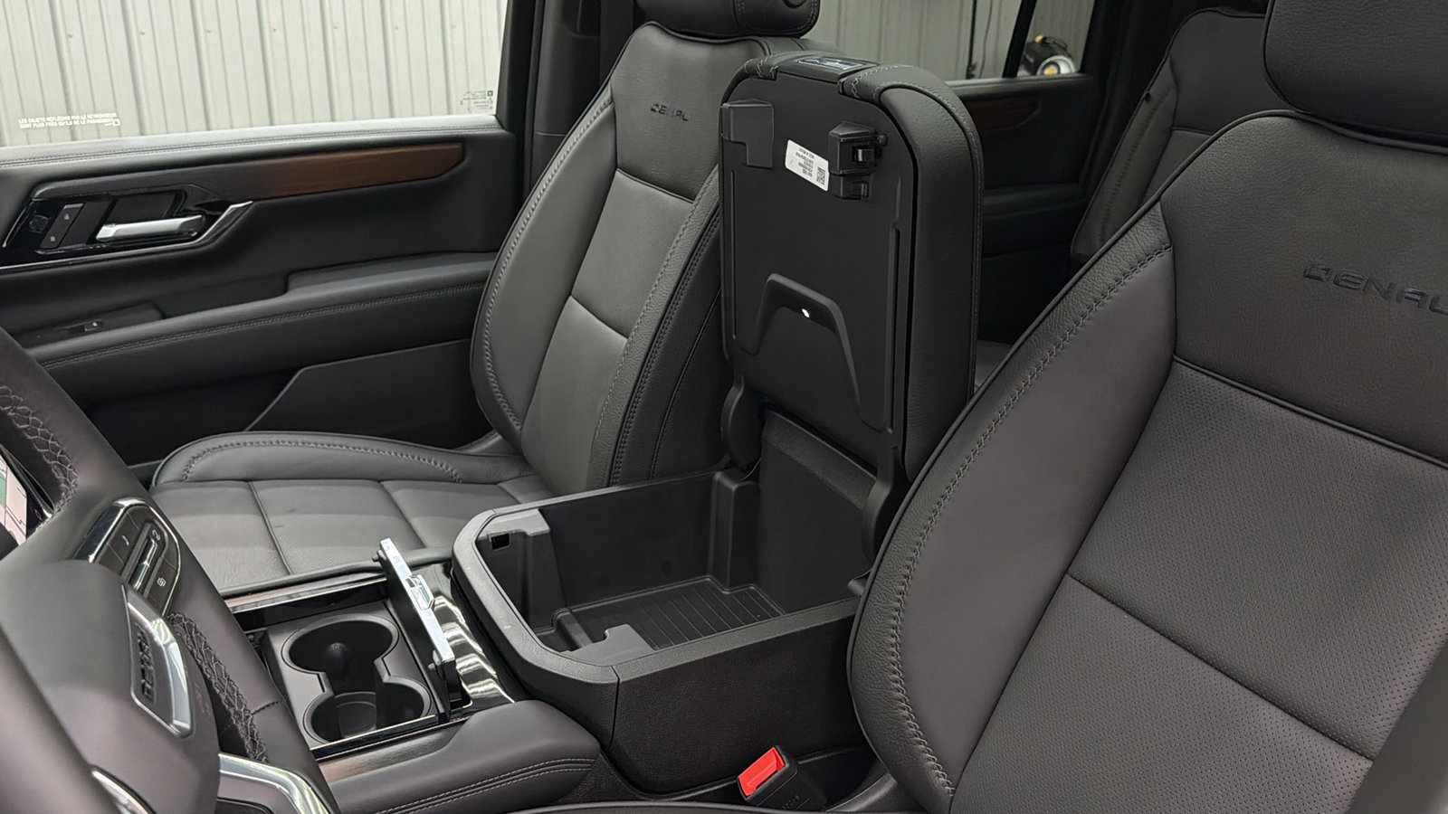 Used 2026 GMC Yukon XL Denali w/ Sun & Power Step Package AWD/4WD image 25