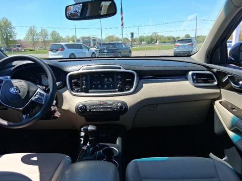 Used 2020 Kia Sorento LX image 10