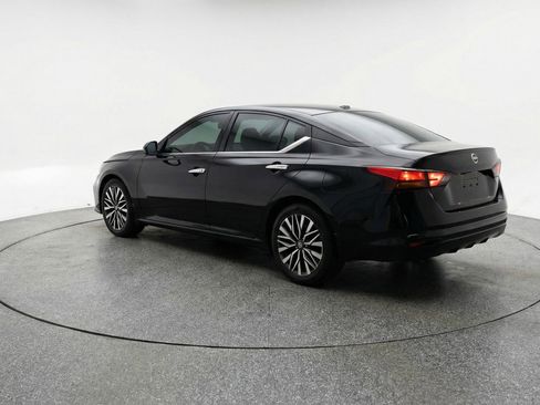 Used 2025 Nissan Altima 2.5 SV FWD image 6
