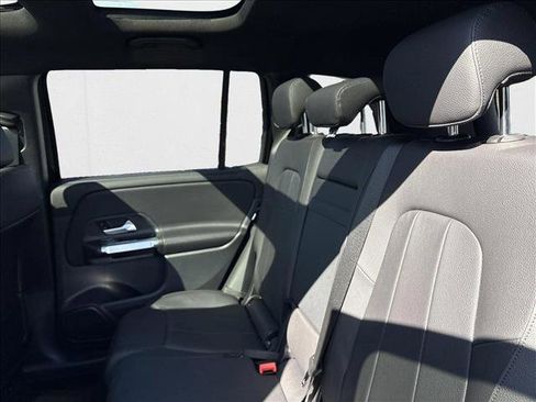 New 2025 Mercedes-Benz GLB 250 4MATIC image 18