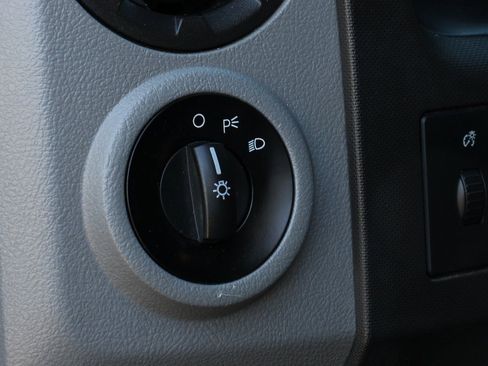 Used 2018 Ford E-350 and Econoline 350 Super Duty w/ Power Windows & Locks Group image 19