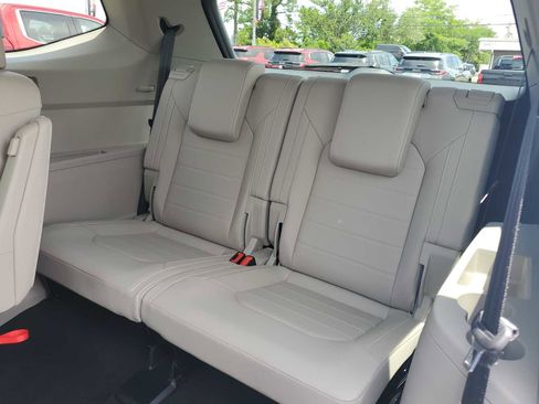 Used 2025 Volkswagen Atlas SEL AWD/4WD image 13