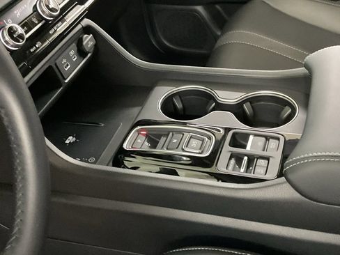 Certified 2025 Honda Pilot Touring image 20