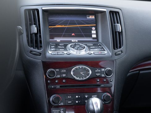 Used 2011 INFINITI G37 Journey w/ Premium Pkg image 12