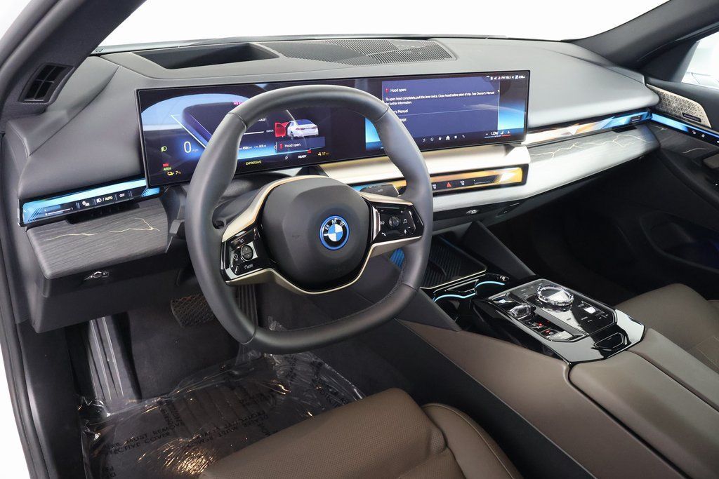 Used 2025 BMW i5 eDrive40i w/ Executive Package RWD image 7