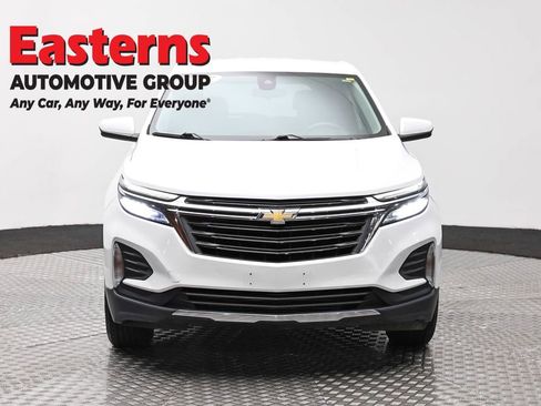 Used 2022 Chevrolet Equinox LT image 2