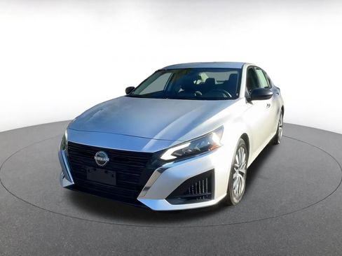 Used 2024 Nissan Altima 2.5 SV image 7