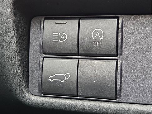 Used 2025 Toyota Highlander LE FWD image 22