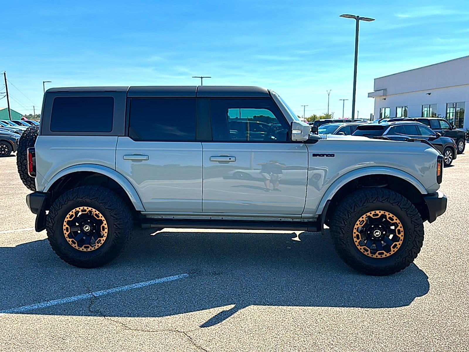 Used 2022 Ford Bronco Outer Banks AWD/4WD image 9
