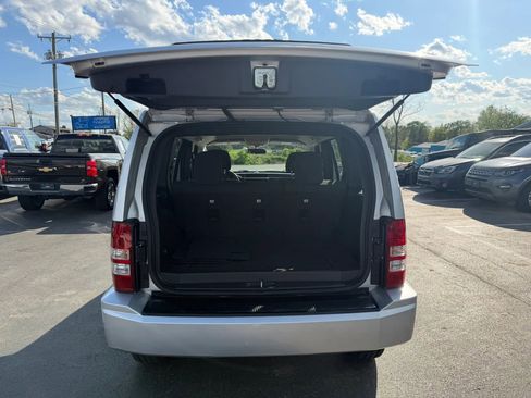 Used 2011 Jeep Liberty Sport image 28