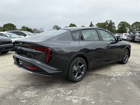 New 2025 Kia K4 LXS image 4