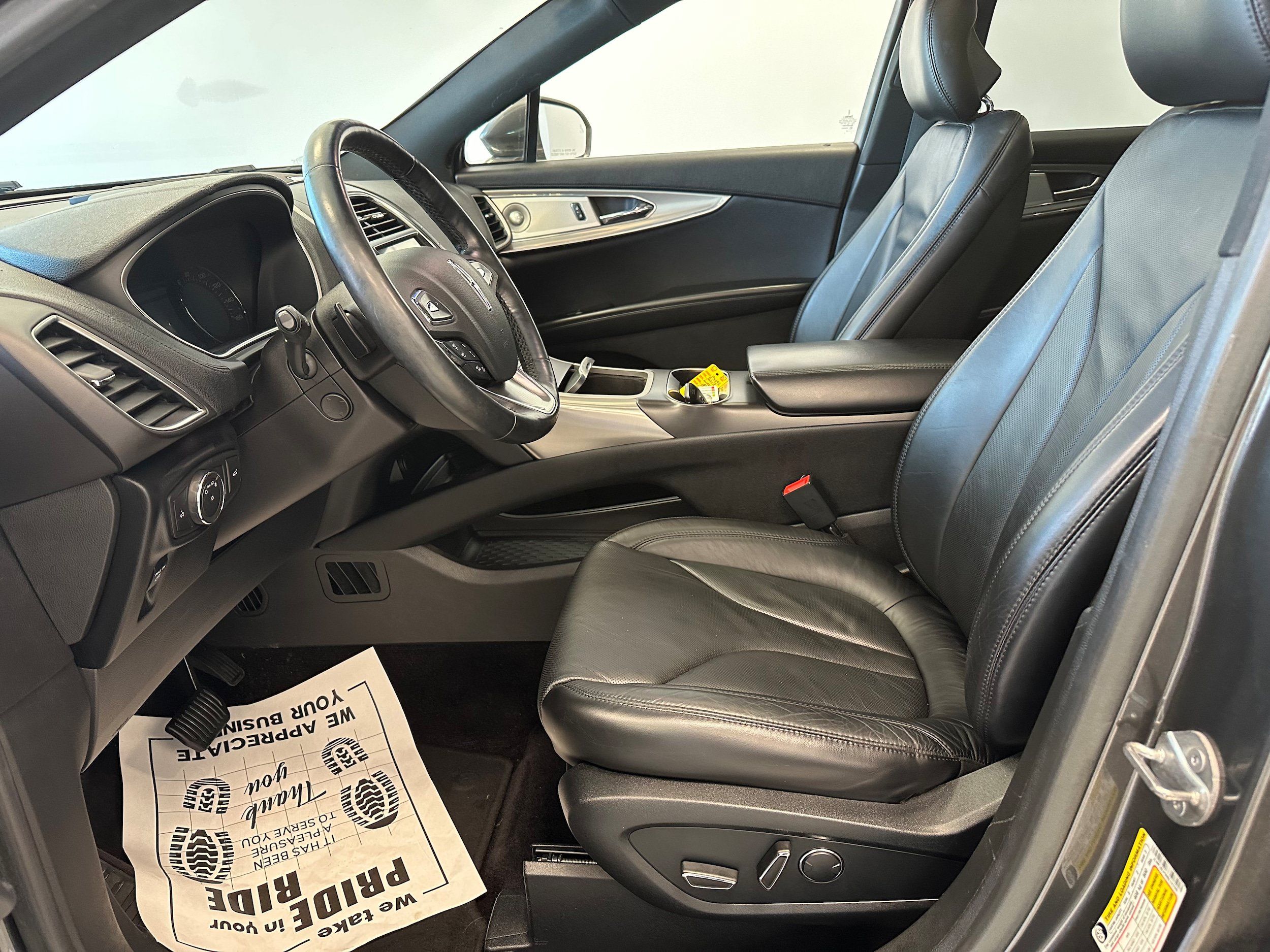 Used 2017 Lincoln MKX Reserve w/ Luxury Package AWD/4WD image 11