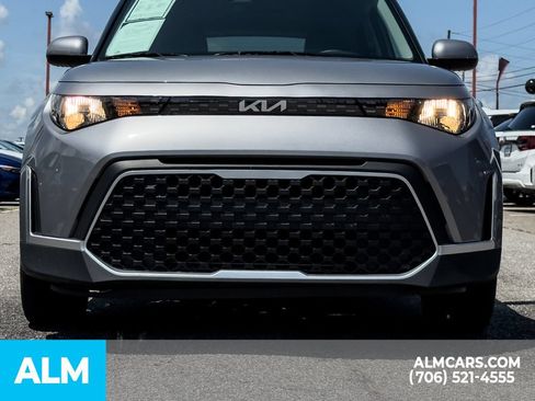Used 2025 Kia Soul LX w/ LX Technology Package FWD image 8