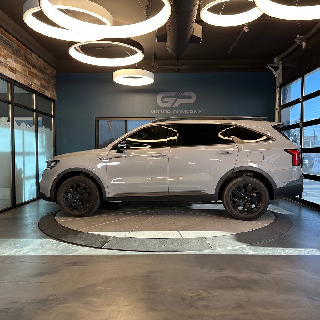 Used 2022 Kia Sorento S w/ Panoramic Sunroof Package AWD/4WD image 6