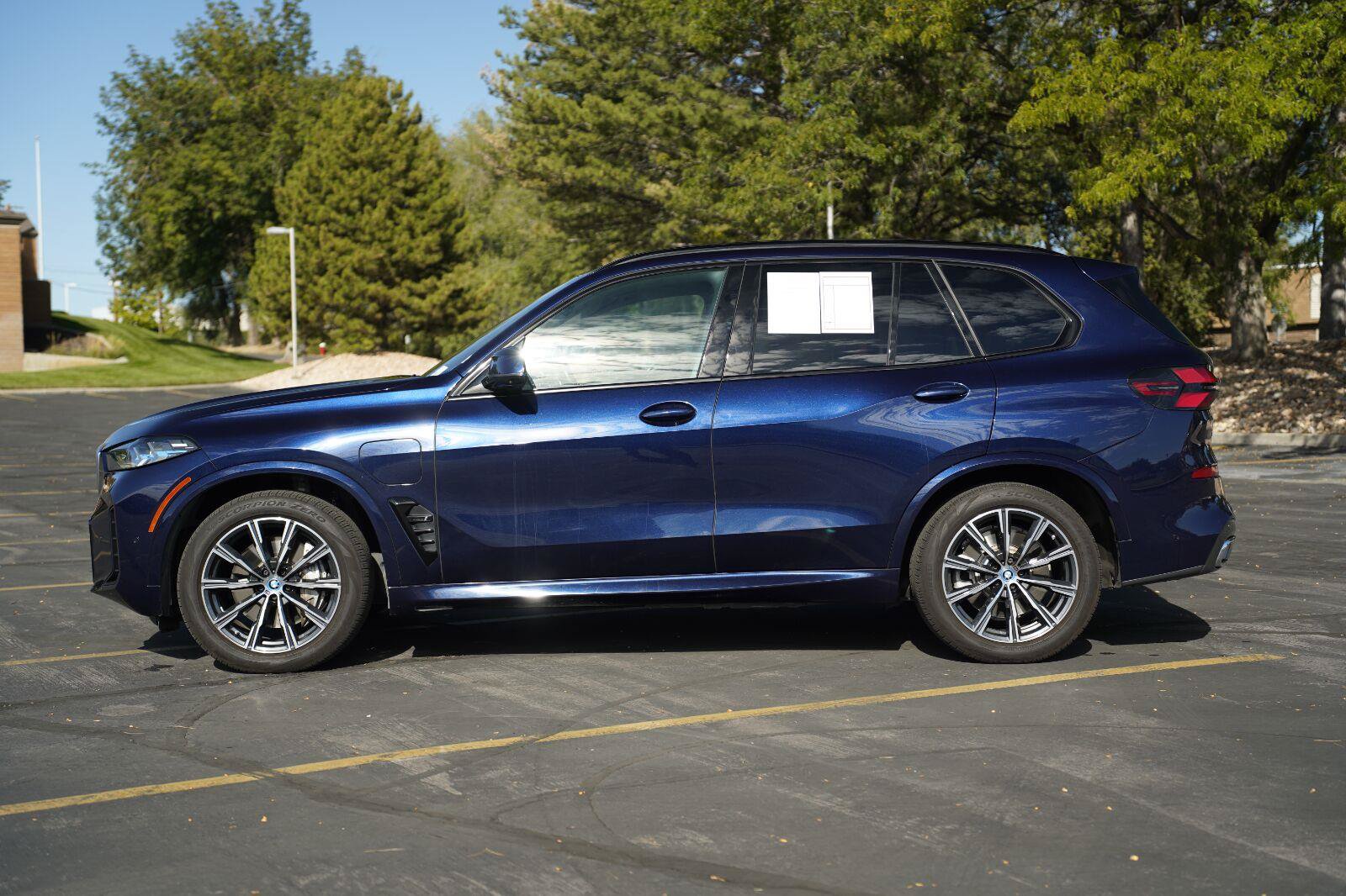 Used 2024 BMW X5 xDrive50e w/ Executive Package AWD/4WD image 2