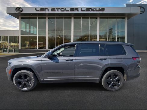 Used 2023 Jeep Grand Cherokee L Limited w/ Black Appearance Package AWD/4WD image 6