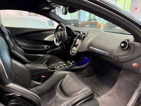 Used 2023 McLaren GT RWD image 4