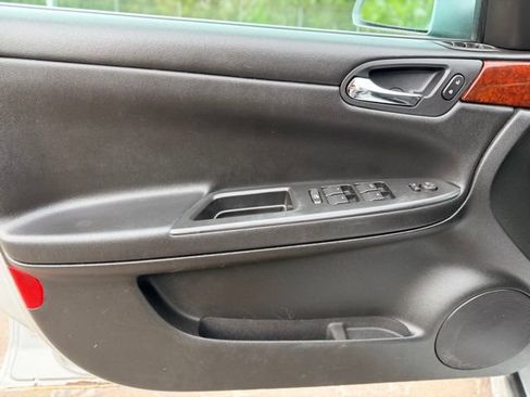 Used 2010 Chevrolet Impala LS FWD image 13