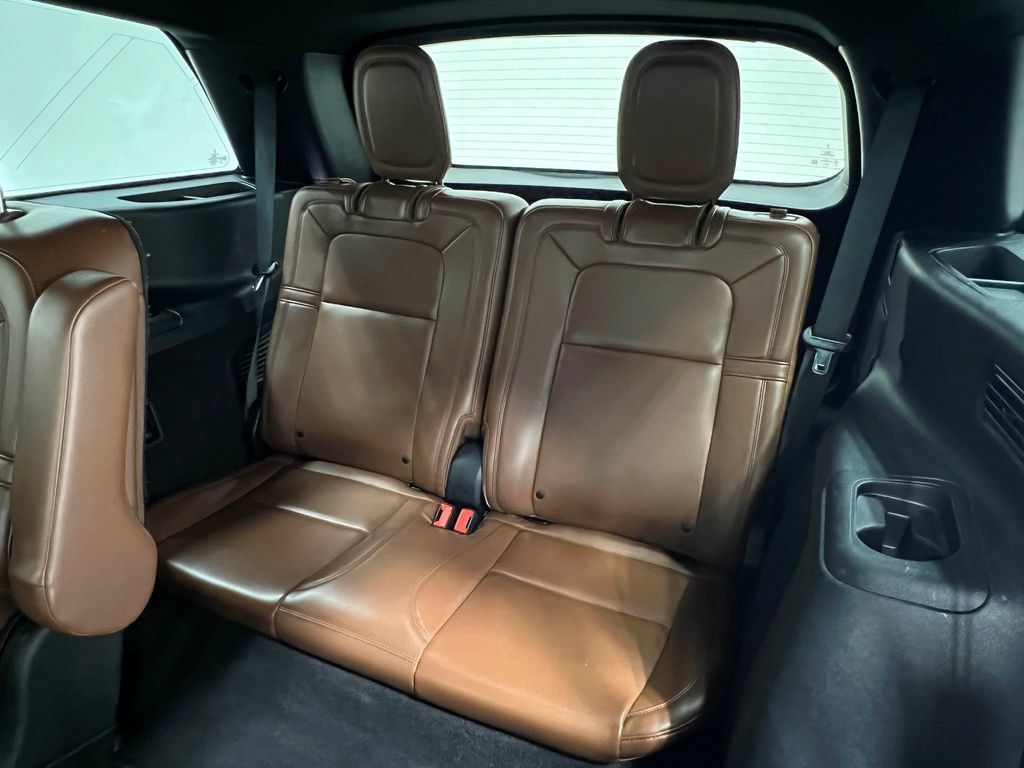 Used 2020 Lincoln Aviator Reserve w/ Elements Package Plus AWD/4WD image 30