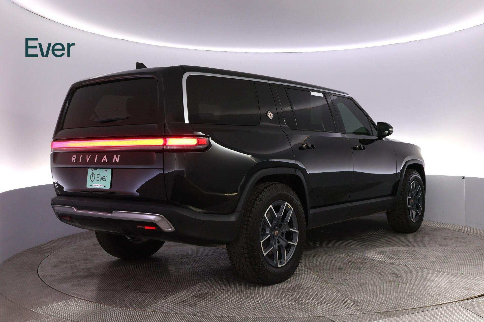 Used 2024 Rivian R1S Adventure Dual AWD/4WD image 3