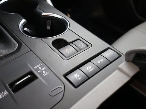 Used 2022 Toyota Highlander XLE image 55