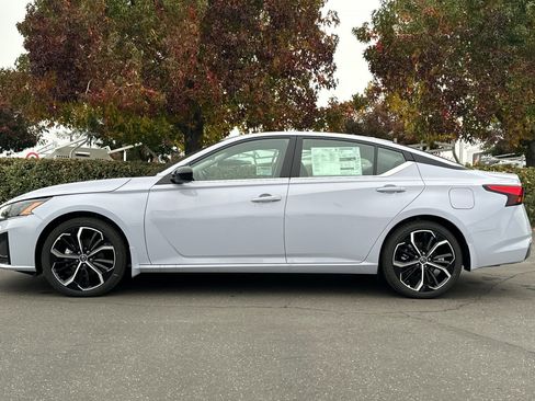 New 2025 Nissan Altima 2.5 SR image 7
