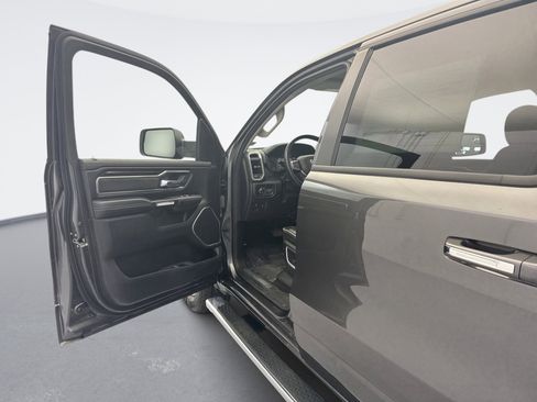 Used 2022 RAM 1500 Laramie AWD/4WD image 9