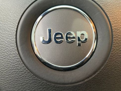 Used 2019 Jeep Grand Cherokee Altitude image 29