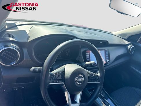 Used 2023 Nissan Kicks SV w/ Interior Electronics Package FWD image 11
